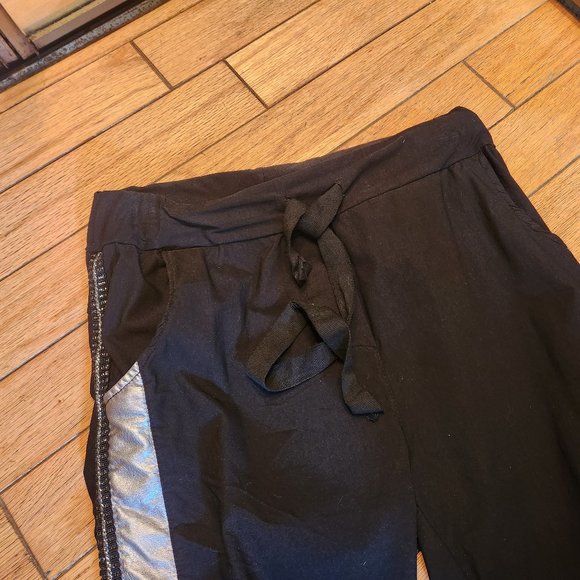 BEYOND just PANTS! - Picture 2 of 4